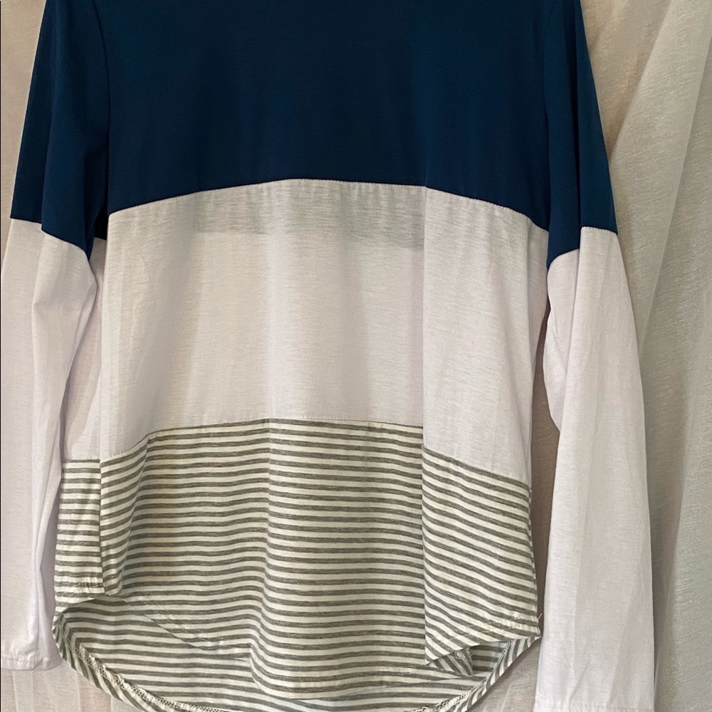 Regular multi color long sleeve shirt.